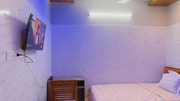 Habitación Deluxe con 2 camas individuales | Ropa de cama de alta calidad, camas con pillow-top y escritorio