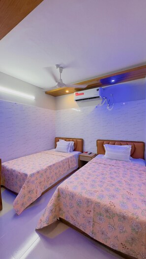 Literie de qualité supérieure, surmatelas, bureau, Wi-Fi gratuit