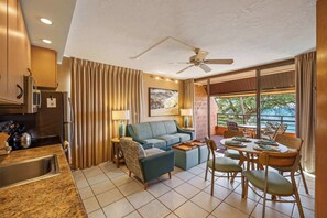 TV - Kuleana Club #722 Oceanfront-1 bd & 1 ba-3rd Floor (Lahaina)