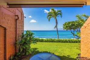 Property grounds - Kuleana Club #404 Oceanfront -1 bed 1 bath- Gated (Lahaina)