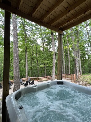 Terrace/patio - The Monroe Hocking Hills- Luxury cabin, family friendly, great adult getaway (Rockbridge)