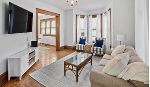 Smart TV - Historic/Renovated home steps to Notre Dame(103) (South Bend)