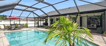 Sunny Pool Retreat, Pet-Friendly Near Beaches