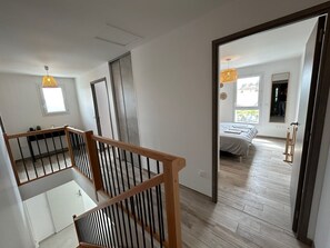 3 bedrooms, iron/ironing board, free WiFi, bed sheets