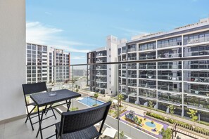 Balcony - Waves - Azizi Riviera Building 25 Cozy Studio With Balcony (Dubai)
