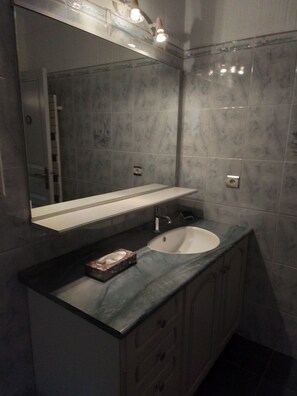 Vasca idromassaggio, asciugacapelli