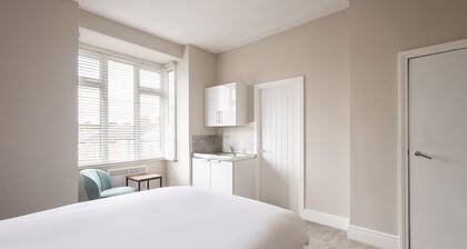 Host & Stay | Clifton Studio 2