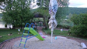 House (Four bedroom house with river view) | Garden - Una Green Garden Residence (Bihac)