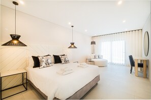 5 bedrooms, in-room safe, iron/ironing board, free WiFi - Villa Valbom (Galé)