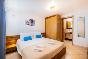 2 bedrooms, in-room safe, iron/ironing board, free WiFi