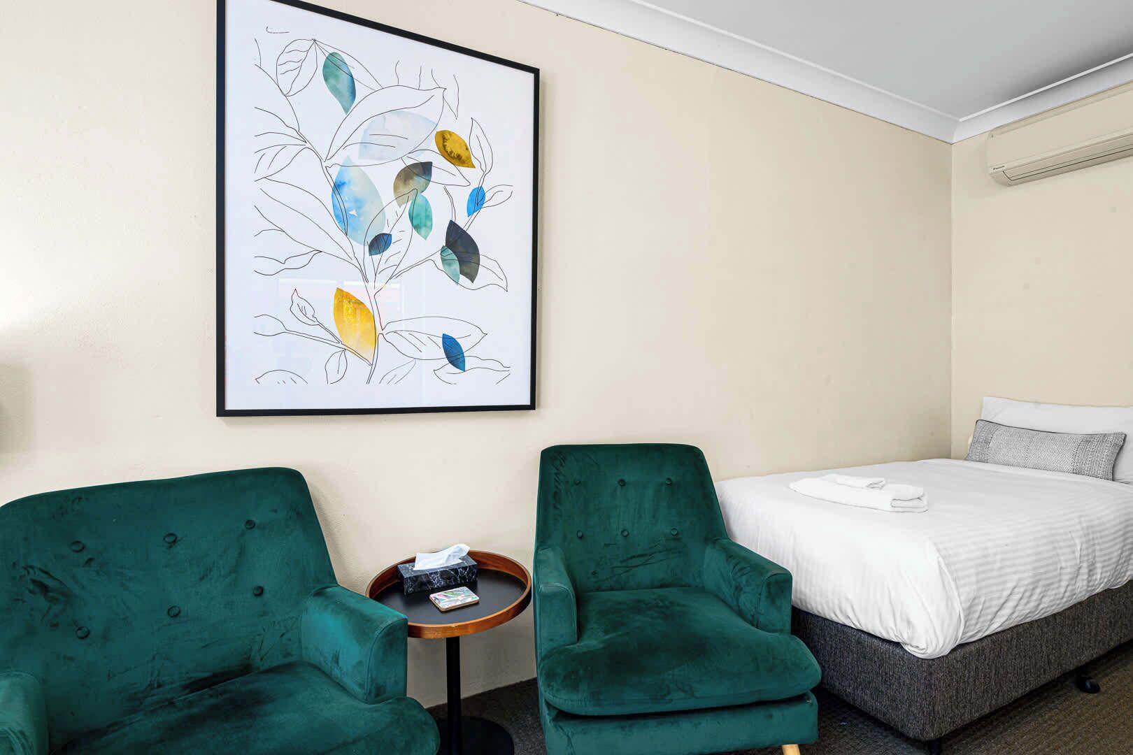 Iron/ironing board, WiFi, bed sheets