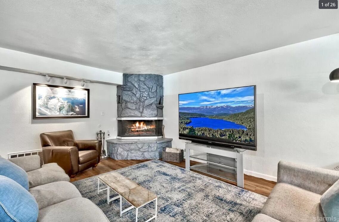 Welcome to your Cozy South Lake Tahoe getaway! Pet Friendly!
