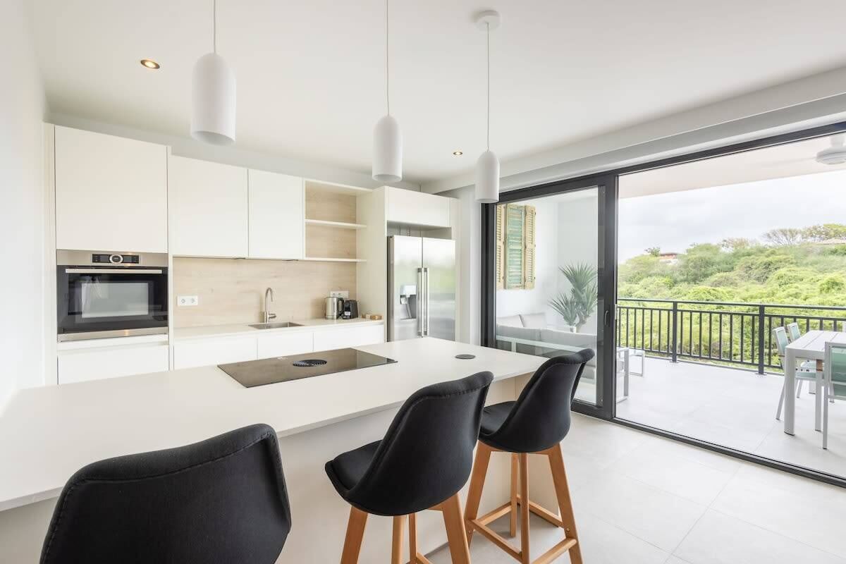 Réfrigérateur, micro-ondes, four, lave-vaisselle