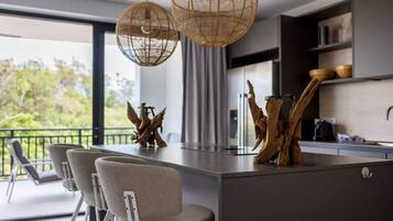 冰箱、微波炉、烤箱、洗碗机