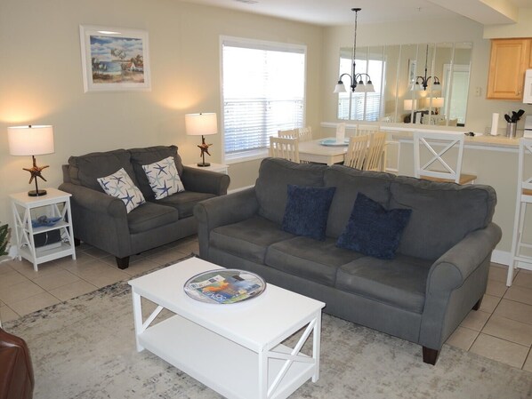 คอนโด, 1 ห้องนอน | บริเวณนั่งเล่น | ทีวี