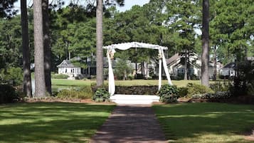 Condo, 1 Bedroom | Property grounds