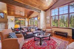 Maison, 4 chambres | Coin séjour