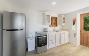 House, 5 Bedrooms | Private kitchen | Fridge, oven, coffee/tea maker, toaster