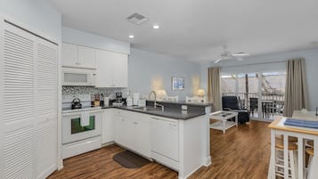 Leilighet, 2 soverom | Eget kjøkken | Kjøleskap, ovn, kaffetrakter/tekoker og brødrister