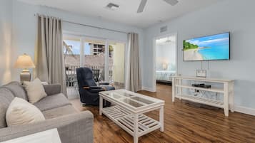 Leilighet, 2 soverom | Oppholdsområde | Smart-TV