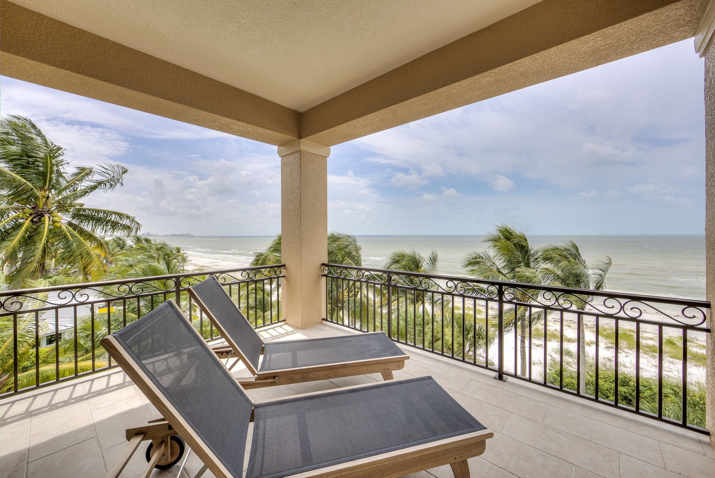 House, 5 Bedrooms | Balcony