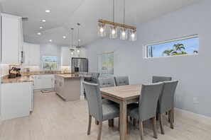 Maison, 3 chambres | Restauration