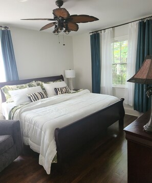 2 多间卧室、办公桌、熨斗/熨衣板、WiFi