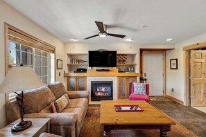 TV, peis og stereoanlegg