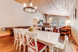 Interior - Home w/ Deck + Access to Tahoe Donner Amenities! (Truckee)