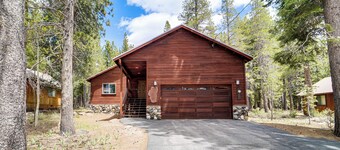 Home w/ Deck + Access to Tahoe Donner Amenities!