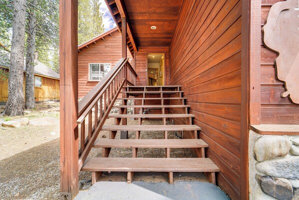Interior - Home w/ Deck + Access to Tahoe Donner Amenities! (Truckee)