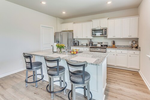 2 Mi to Golf: Myrtle Beach Home w/ Pool Access!