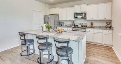 2 Mi to Golf: Myrtle Beach Home w/ Pool Access!