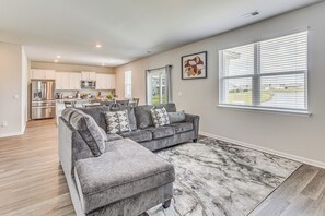 House (3 Bedrooms) | Interior - 2 Mi to Golf: Myrtle Beach Home w/ Pool Access! (Myrtle Beach)