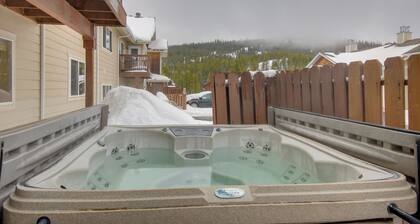 Condo in Cedar Creek w/ Shuttle to Big Sky Resort!