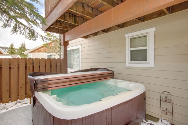 Front of property - Cedar Creek Condo: Free Shuttle to Big Sky Resort! (Big Sky)