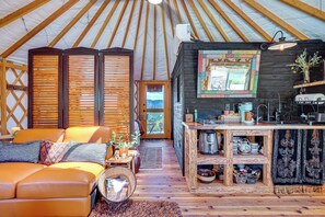 Apartment (0 Bedroom) | Interior