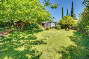 Property grounds - Auburn Cottage w/ Patios & Garden - 3 Mi to Town! (Auburn)