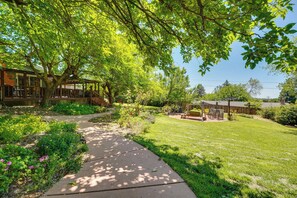 Terrace/patio - Auburn Cottage w/ Patios & Garden - 3 Mi to Town! (Auburn)