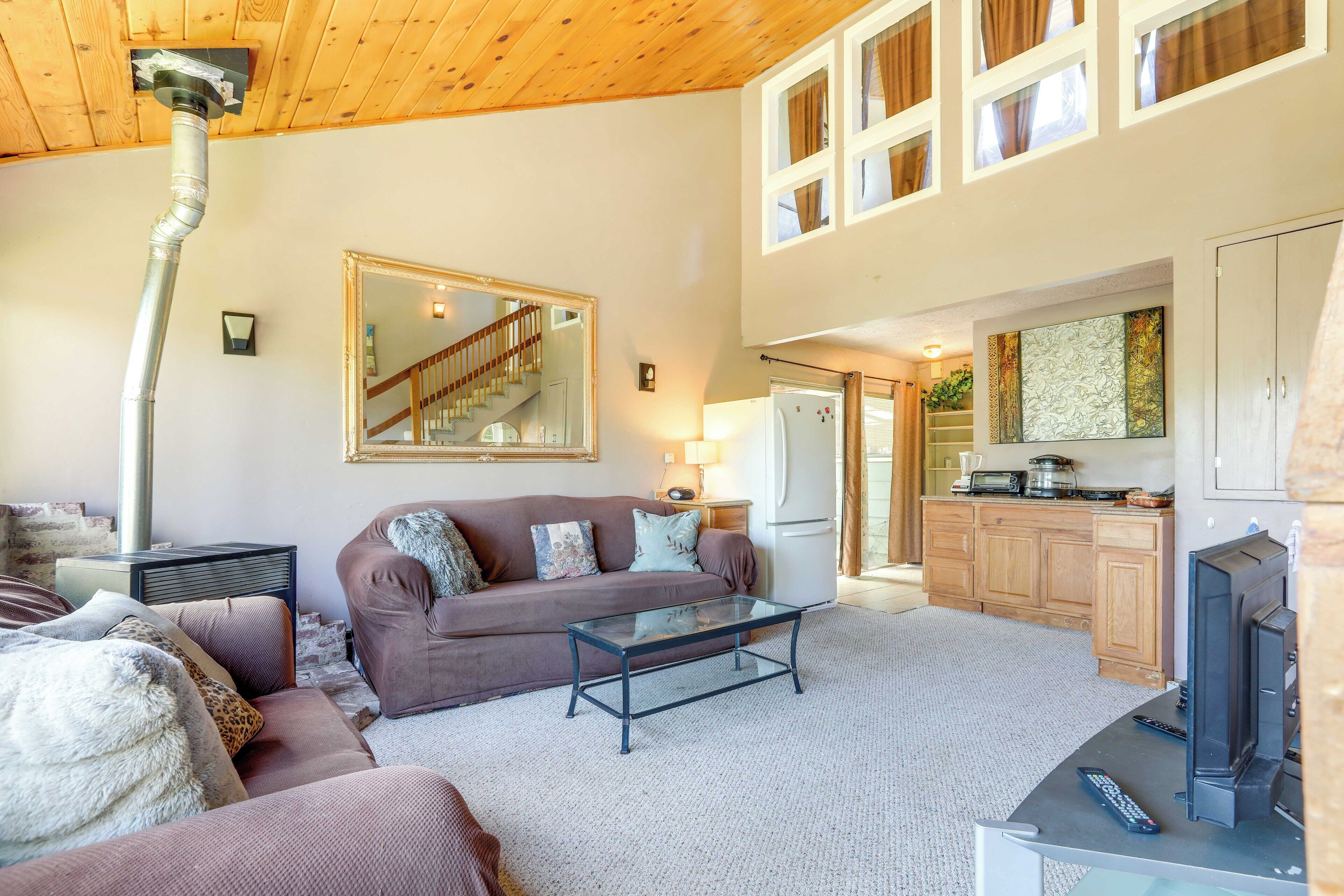 Cottage (1 Bedroom) | Living area