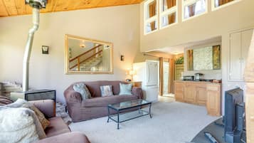 Cottage (1 Bedroom) | Living area