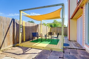 House (3 Bedrooms) | Interior - Houston Area Home w/ Yard - 5 Mi to Sugar Lakes! (Stafford)