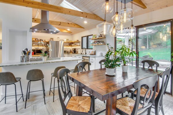 Dining - Hendersonville Vacation Rental w/ Private Hot Tub! (Hendersonville)