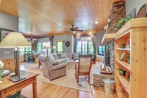 Mountain Time Cashiers Condo w/ Deck & Views!