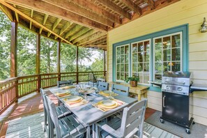 Apartment (2 Bedrooms) | Interior - Mountain Time Cashiers Condo w/ Deck & Views! (Cashiers)