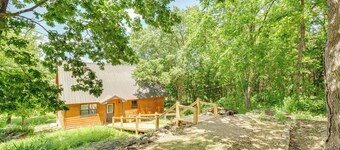 Cabin on Lake Raymond Gary w/ Dock, Grill & Views!