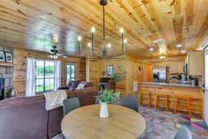 House (3 Bedrooms) | Interior