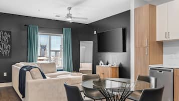 Luxury Apartment, City View | Private kitchen | Toaster