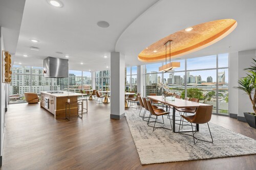 The Hollywood Suite The Gulch