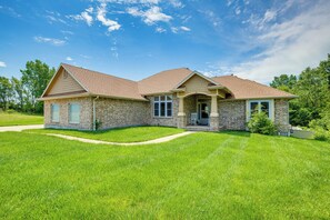 House (5 Bedrooms) | Interior - Junction City Home w/ Hot Tub - Near Milford Lake! (Junction City)